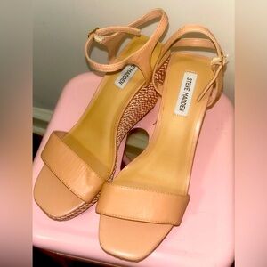Light salmon pink platform sandal size 10